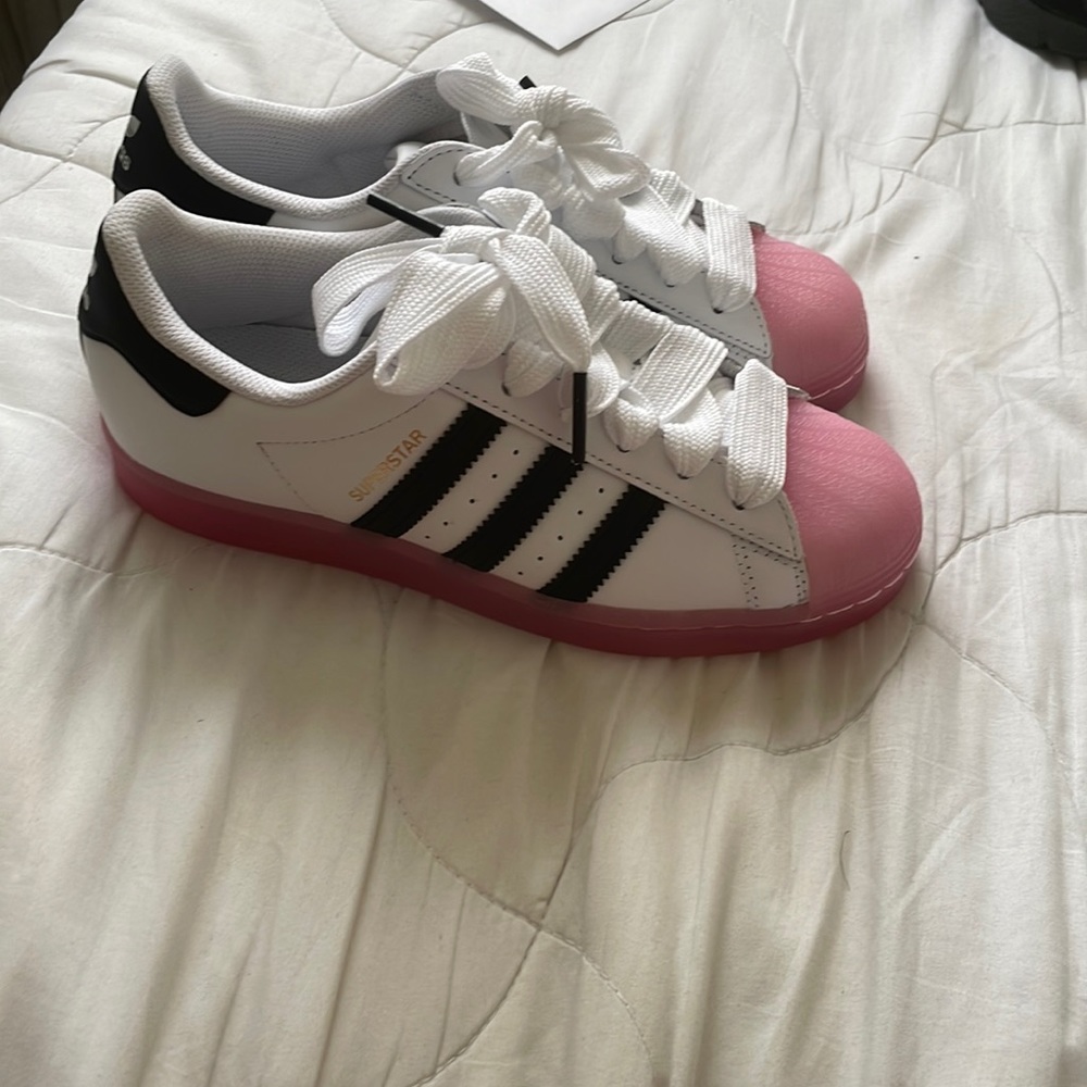 Brand new adidas with bubble gum bottom can’t touch these no where size 6